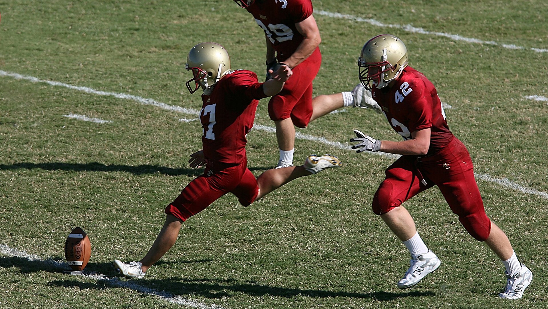 球队在体能恢复上引入新科技设备，足球队体能训练方案